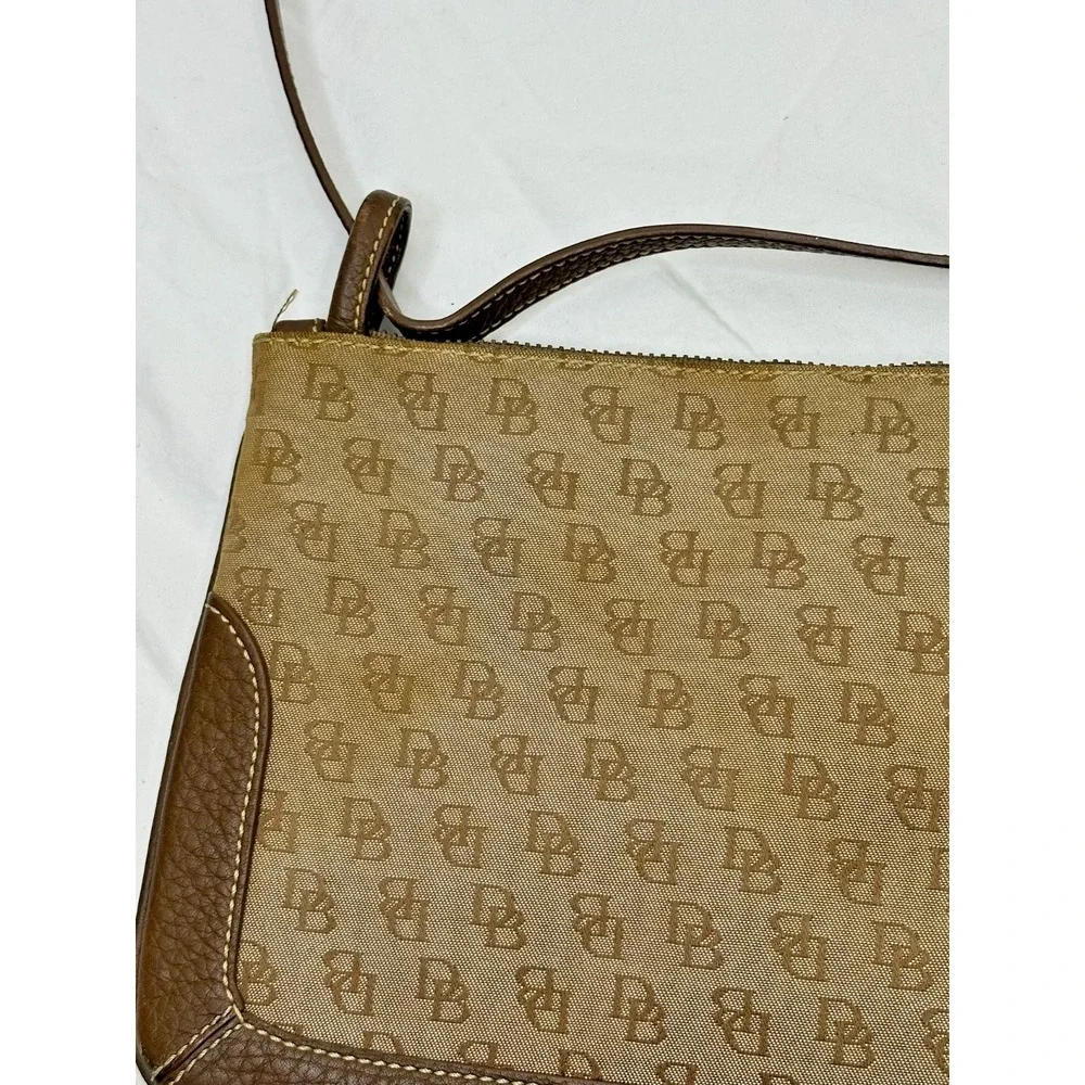 Vtg Dooney Bourke Purse DB Logo Canvas Jacquard Leather‎ Trim Brown Slim